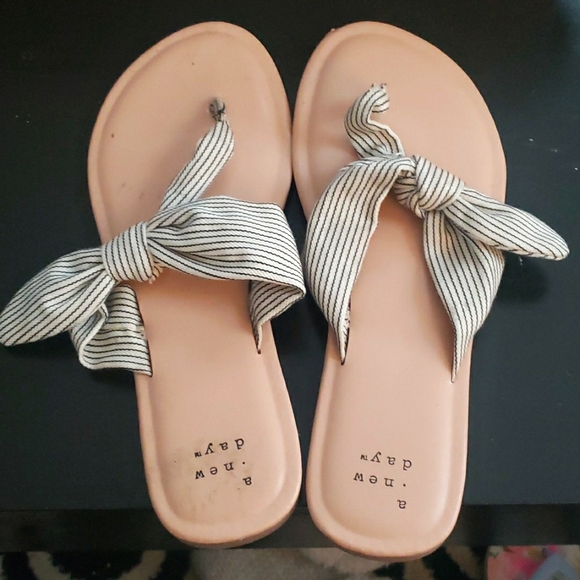 a new day Shoes - 📦 DONATED!📦 A New Day Flip Flops